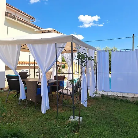 Casa Antonio With Swimming Pool Apartment Novigrad (Istria)