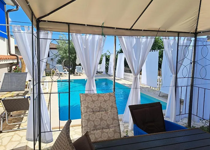 Casa Antonio With Swimming Pool Lejlighed Novigrad Istria