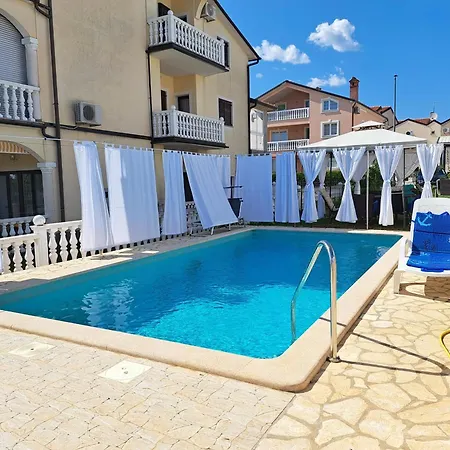 Casa Antonio With Swimming Pool Apartment
