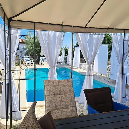 Casa Antonio With Swimming Pool Apartment Novigrad (Istria)